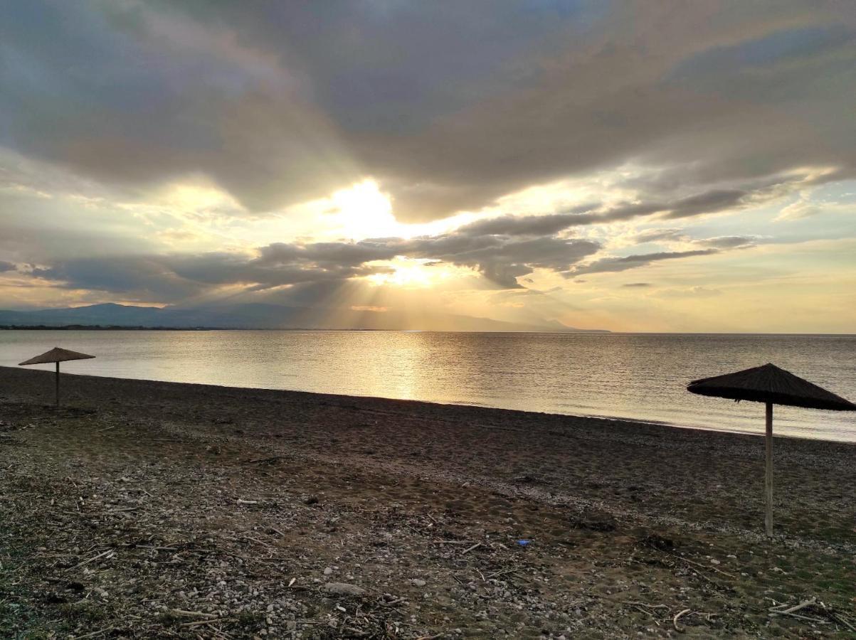 Sun, Sea, And Sand-Only 20 Footsteps To The Beach Corinth Exterior photo